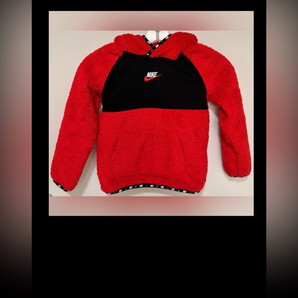 Nike hoodie plush pullover long sleeves in color block black & red Size 4-5